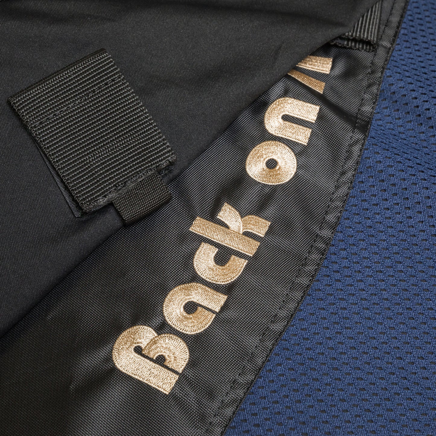 attachment detail neck cover to mesh rug