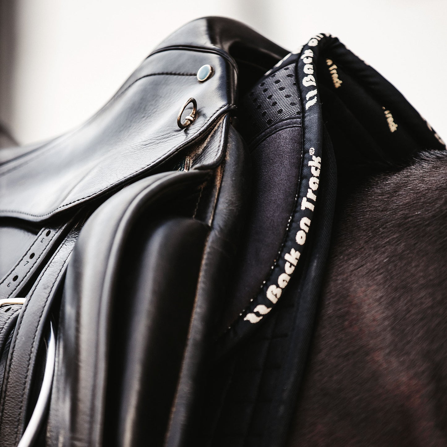 Saddle pad with Welltex® technology., 3D mesh and AirTech ensure maximum ventilation and breathability - black - being worn under saddle