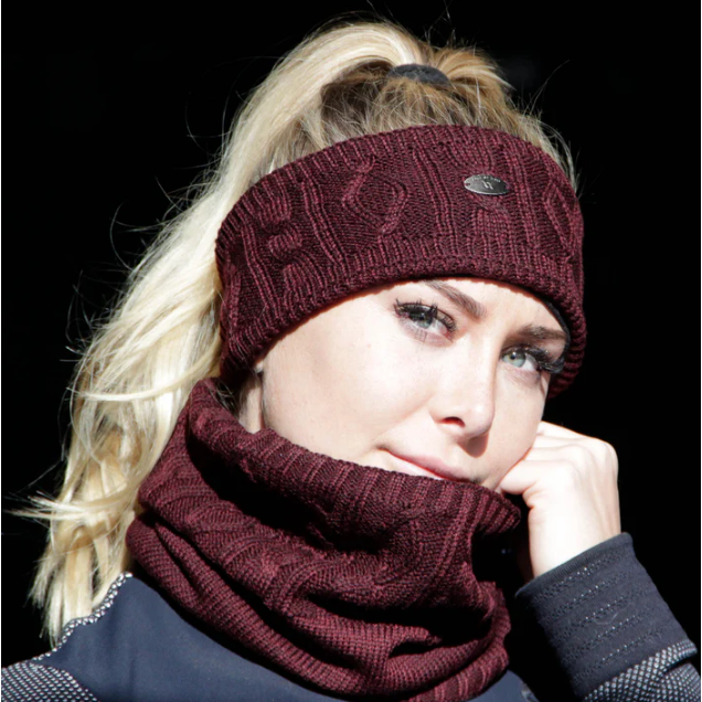 Blonde lady wearing burgundy cable knit headband 